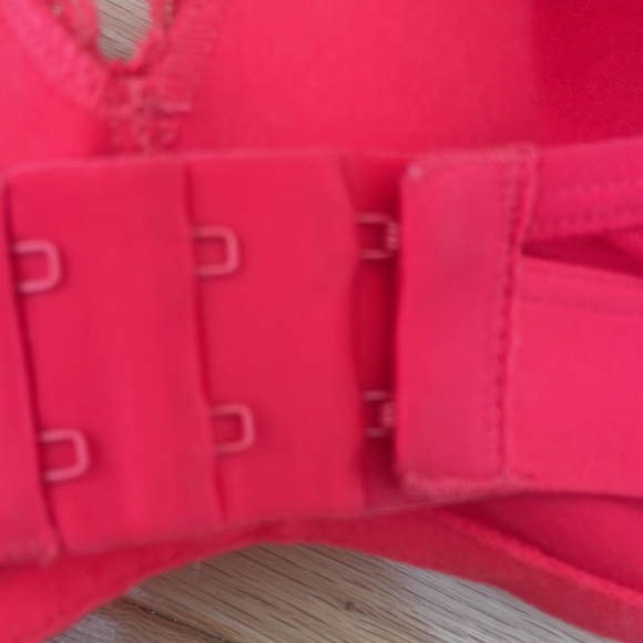 Lively red lace bra - Picture 4 of 6